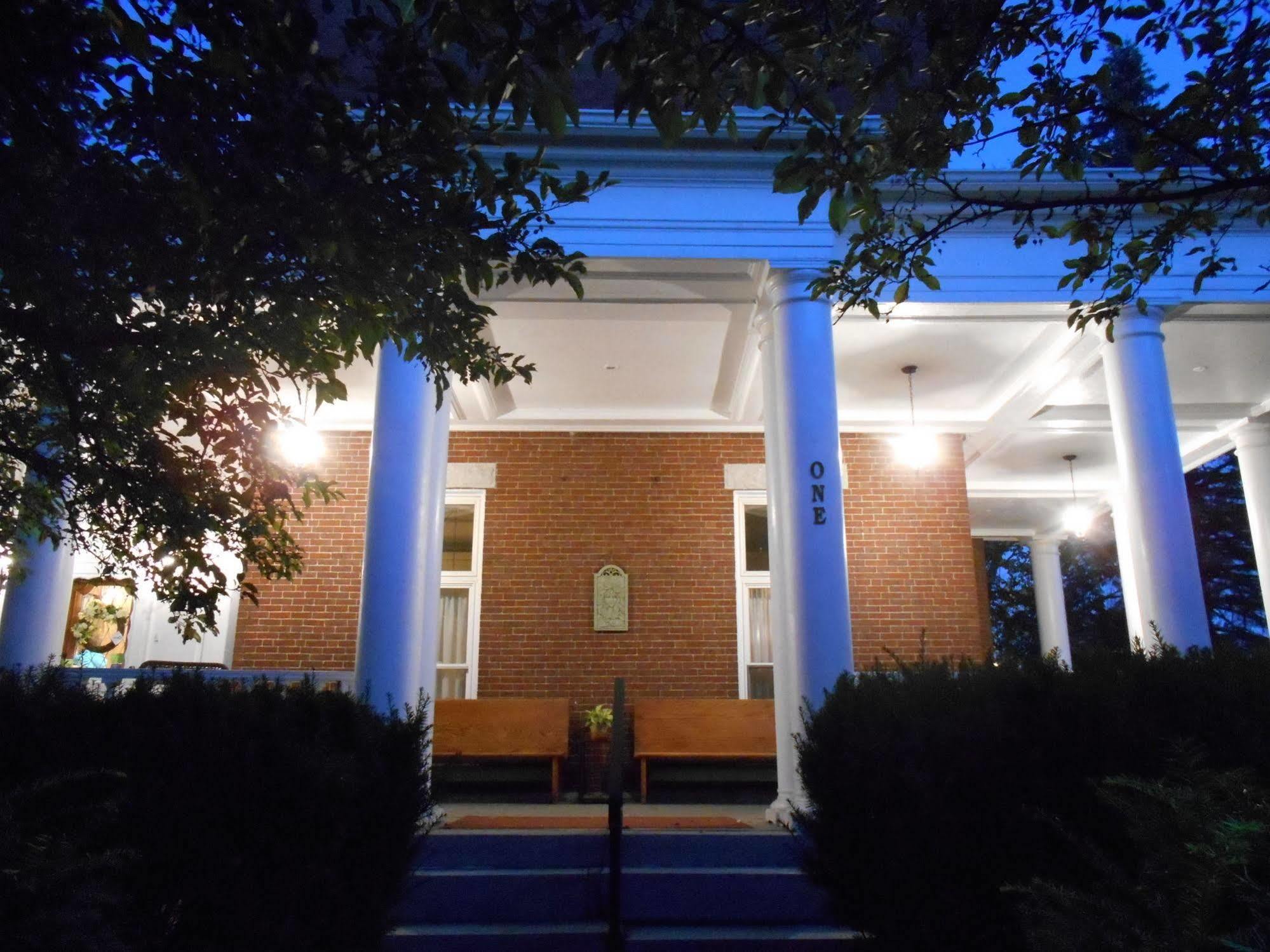 Inn At The Agora Lewiston Exterior photo